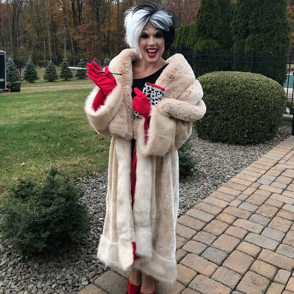 Winner!!! Halloween!!! Cruella deville costume -